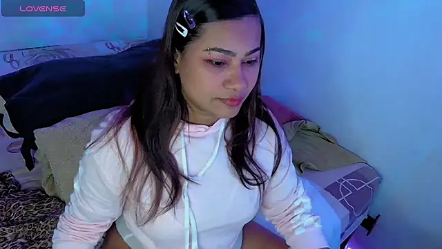 Snapshot of kiarybell__ chatting on 10/24/25, 04:53 kiarybell online show from 10/24/25, 04:53