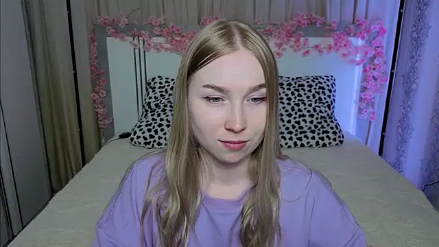 LilyStarlight online show from 04/02/26, 01:53