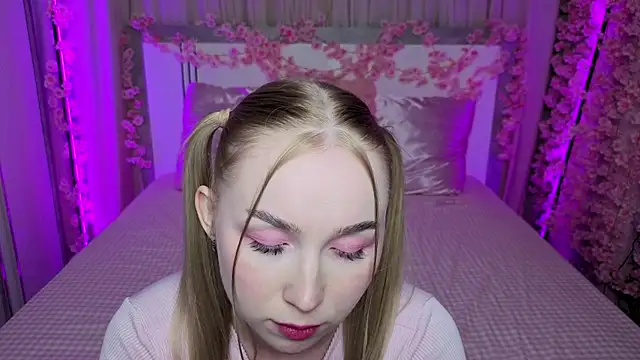 LilyStarlight online show from 06/05/26, 06:52