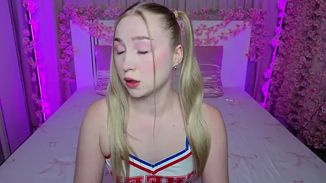 LilyStarlight online show from 06/26/26, 03:44