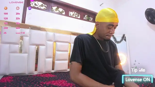 Snapshot of Kylieandjhonny chatting on 12/24/24, 12:55 Kylieandjhonny online show from 12/24/24, 12:55