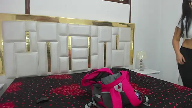 Snapshot of Kylieandjhonny chatting on 01/24/25, 09:15 Kylieandjhonny online show from 01/24/25, 09:15