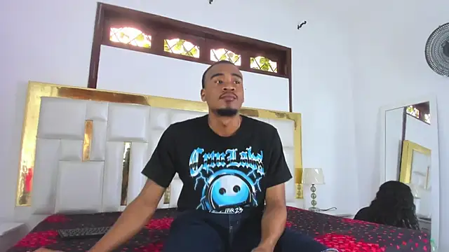 Snapshot of Kylieandjhonny chatting on 02/14/25, 06:19 Kylieandjhonny online show from 02/14/25, 06:19