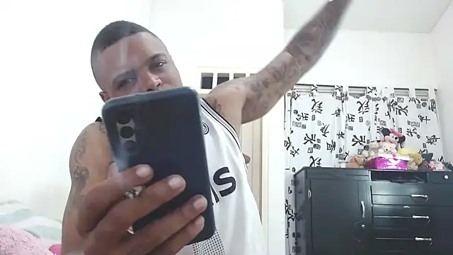 Snapshot of hot_and_naughty_latin chatting on 02/19/25, 10:45 hot and naughty latin online show from 02/19/25, 10:45