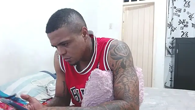 Snapshot of hot_and_naughty_latin chatting on 02/21/25, 10:28 hot and naughty latin online show from 02/21/25, 10:28