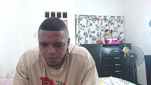 Snapshot of hot_and_naughty_latin chatting on 03/06/25, 10:41 hot and naughty latin online show from 03/06/25, 10:41