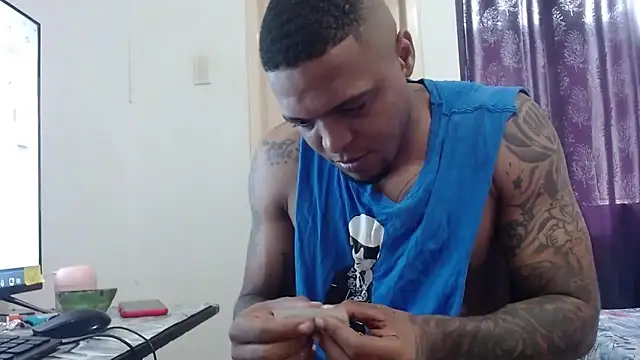 Snapshot of hot_and_naughty_latin chatting on 11/27/25, 05:26 hot and naughty latin online show from 11/27/25, 05:26