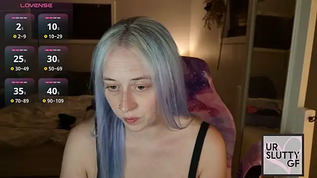 Snapshot of ursluttygf chatting on 06/11/26, 02:44 ursluttygf online show from 06/11/26, 02:44