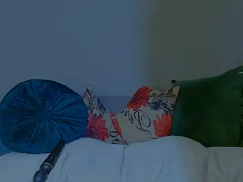 Snapshot of MissParis26 chatting on 10/14/25, 08:53 MissParis26 online show from 10/14/25, 08:53