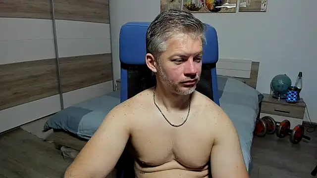 Snapshot of RobbyShawz chatting on 06/17/26, 04:26 RobbyShawz online show from 06/17/26, 04:26