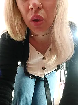 Snapshot of cositarica2555 chatting on 04/11/26, 11:14 cositarica2555 online show from 04/11/26, 11:14