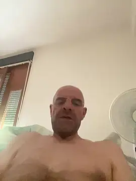 Snapshot of slim1976006 chatting on 07/31/26, 03:33 slim1976006 online show from 07/31/26, 03:33