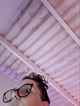 Snapshot of MariaPau_83 chatting on 11/12/25, 05:02 MariaPau 83 online show from 11/12/25, 05:02