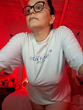 Snapshot of MariaPau_83 chatting on 11/15/25, 11:10 MariaPau 83 online show from 11/15/25, 11:10