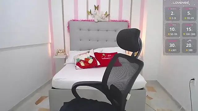 Anthonela love  online show from 12/17/24, 07:04