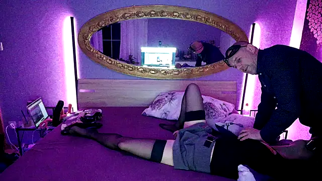 Snapshot of hot_time_22 chatting on 12/31/24, 12:00 hot time 22 online show from 12/31/24, 12:00