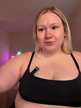 Snapshot of PiggyRose chatting on 09/20/25, 10:55 PiggyRose online show from 09/20/25, 10:55