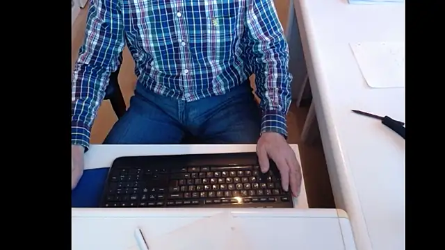 Snapshot of dutchpornking chatting on 02/15/25, 07:27 dutchpornking online show from 02/15/25, 07:27