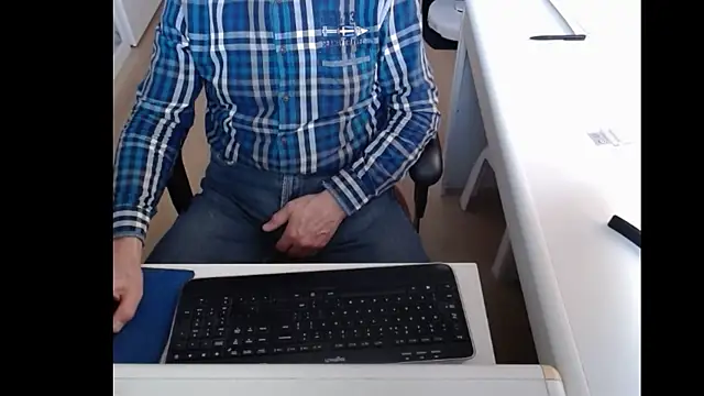 Snapshot of dutchpornking chatting on 02/23/25, 12:59 dutchpornking online show from 02/23/25, 12:59