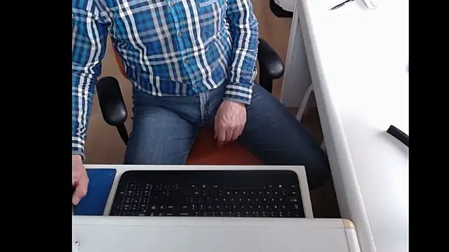 Snapshot of dutchpornking chatting on 02/25/25, 07:52 dutchpornking online show from 02/25/25, 07:52