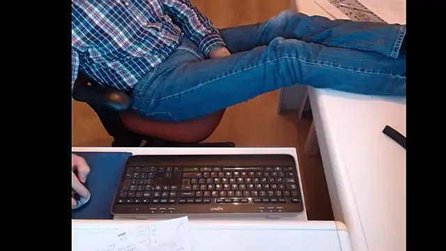 Snapshot of dutchpornking chatting on 03/05/25, 05:29 dutchpornking online show from 03/05/25, 05:29