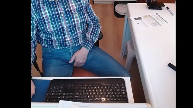 Snapshot of dutchpornking chatting on 03/15/25, 04:54 dutchpornking online show from 03/15/25, 04:54