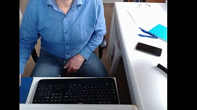 Snapshot of dutchpornking chatting on 10/29/25, 08:38 dutchpornking online show from 10/29/25, 08:38