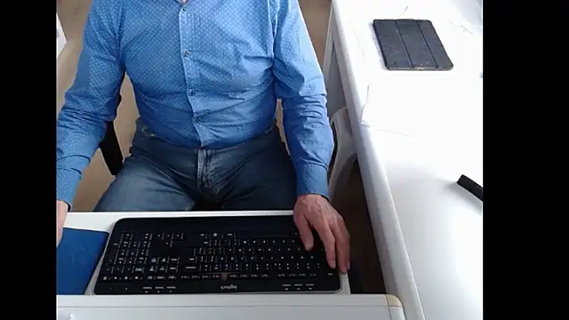 Snapshot of dutchpornking chatting on 10/31/25, 08:59 dutchpornking online show from 10/31/25, 08:59