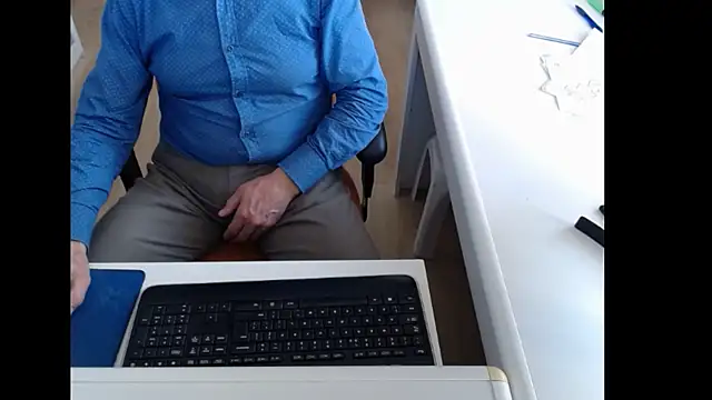 Snapshot of dutchpornking chatting on 11/12/25, 09:10 dutchpornking online show from 11/12/25, 09:10