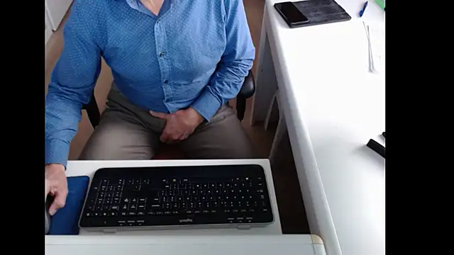 Snapshot of dutchpornking chatting on 11/13/25, 08:02 dutchpornking online show from 11/13/25, 08:02