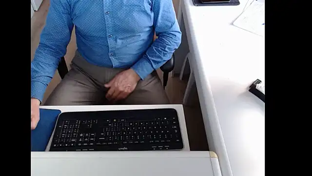 Snapshot of dutchpornking chatting on 11/17/25, 07:47 dutchpornking online show from 11/17/25, 07:47