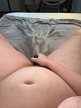 Snapshot of bigirl1979 chatting on 01/13/25, 02:32 bigirl1979 online show from 01/13/25, 02:32