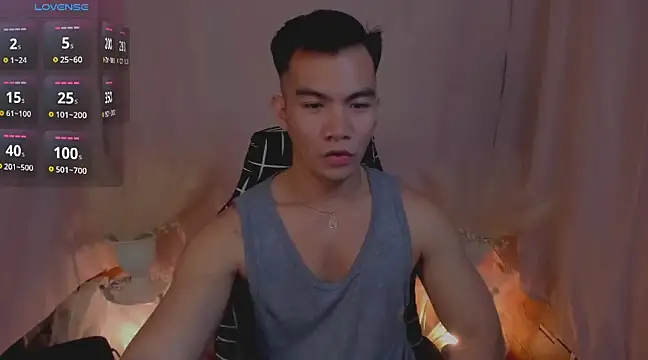 Snapshot of 000batman000 chatting on 12/10/24, 01:33 000batman000 online show from 12/10/24, 01:33