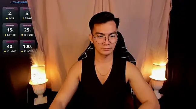 Snapshot of 000batman000 chatting on 02/10/25, 07:04 000batman000 online show from 02/10/25, 07:04