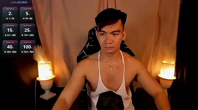 Snapshot of 000batman000 chatting on 02/21/25, 10:28 000batman000 online show from 02/21/25, 10:28