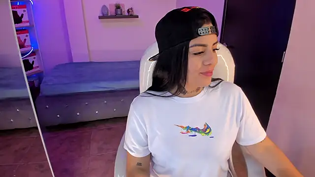 Snapshot of Catalinaa_martinez chatting on 12/22/24, 11:52 Catalinaa martinez online show from 12/22/24, 11:52