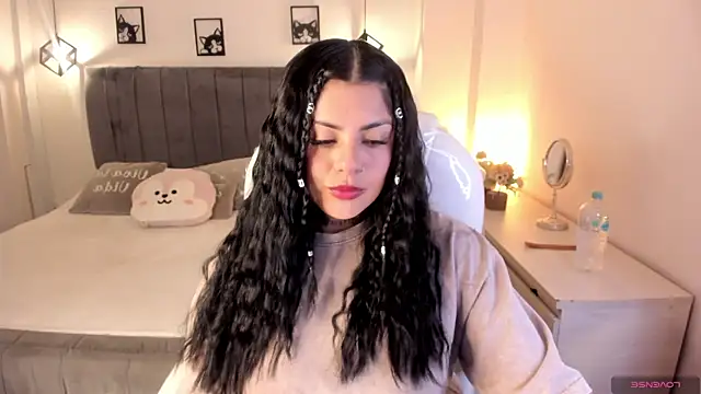 Snapshot of Catalinaa_martinez chatting on 09/18/25, 02:57 Catalinaa martinez online show from 09/18/25, 02:57