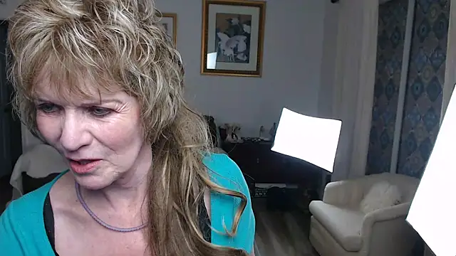 Snapshot of SindeeDix chatting on 02/26/25, 09:27 SindeeDix online show from 02/26/25, 09:27