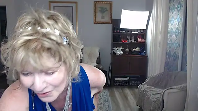 Snapshot of SindeeDix chatting on 09/18/25, 02:52 SindeeDix online show from 09/18/25, 02:52