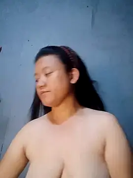 Snapshot of Urchanel chatting on 03/02/25, 08:27 Urchanel online show from 03/02/25, 08:27