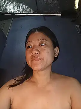 Snapshot of Urchanel chatting on 11/13/25, 11:58 Urchanel online show from 11/13/25, 11:58