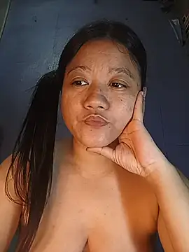 Snapshot of Urchanel chatting on 11/14/25, 12:15 Urchanel online show from 11/14/25, 12:15