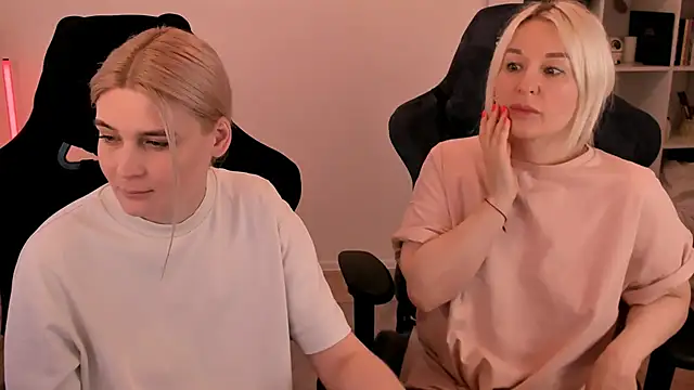 hotblonds online show from 03/08/25, 02:30