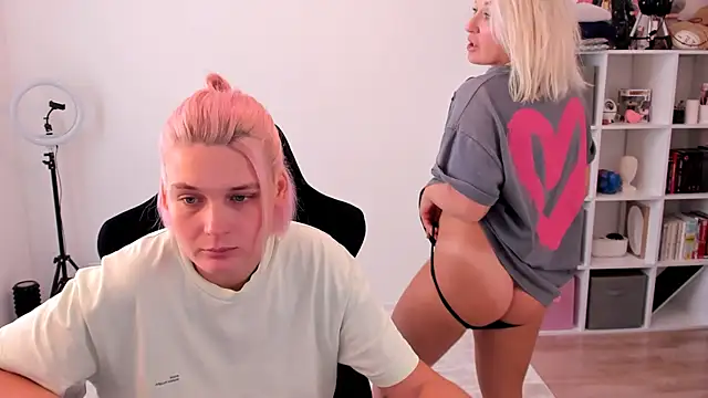 hotblonds online show from 10/02/25, 10:44