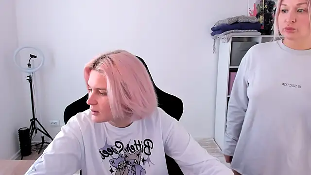 hotblonds online show from 10/18/25, 10:16