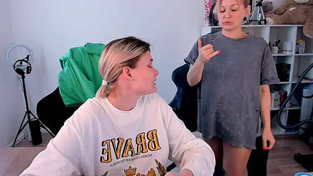 hotblonds online show from 02/19/26, 11:50