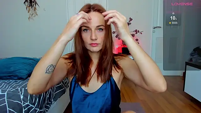 Snapshot of BritneyHall chatting on 12/03/24, 07:32 BritneyHall online show from 12/03/24, 07:32