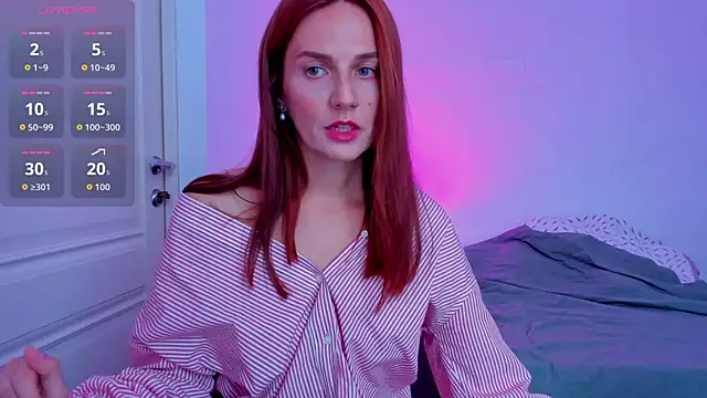 Snapshot of BritneyHall chatting on 10/01/25, 09:37 BritneyHall online show from 10/01/25, 09:37