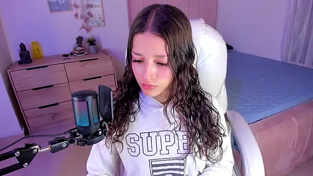 Amaia Daniells online show from 03/11/25, 03:37