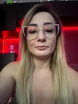 Snapshot of black_angel_69 chatting on 12/02/25, 04:13 black angel 69 online show from 12/02/25, 04:13